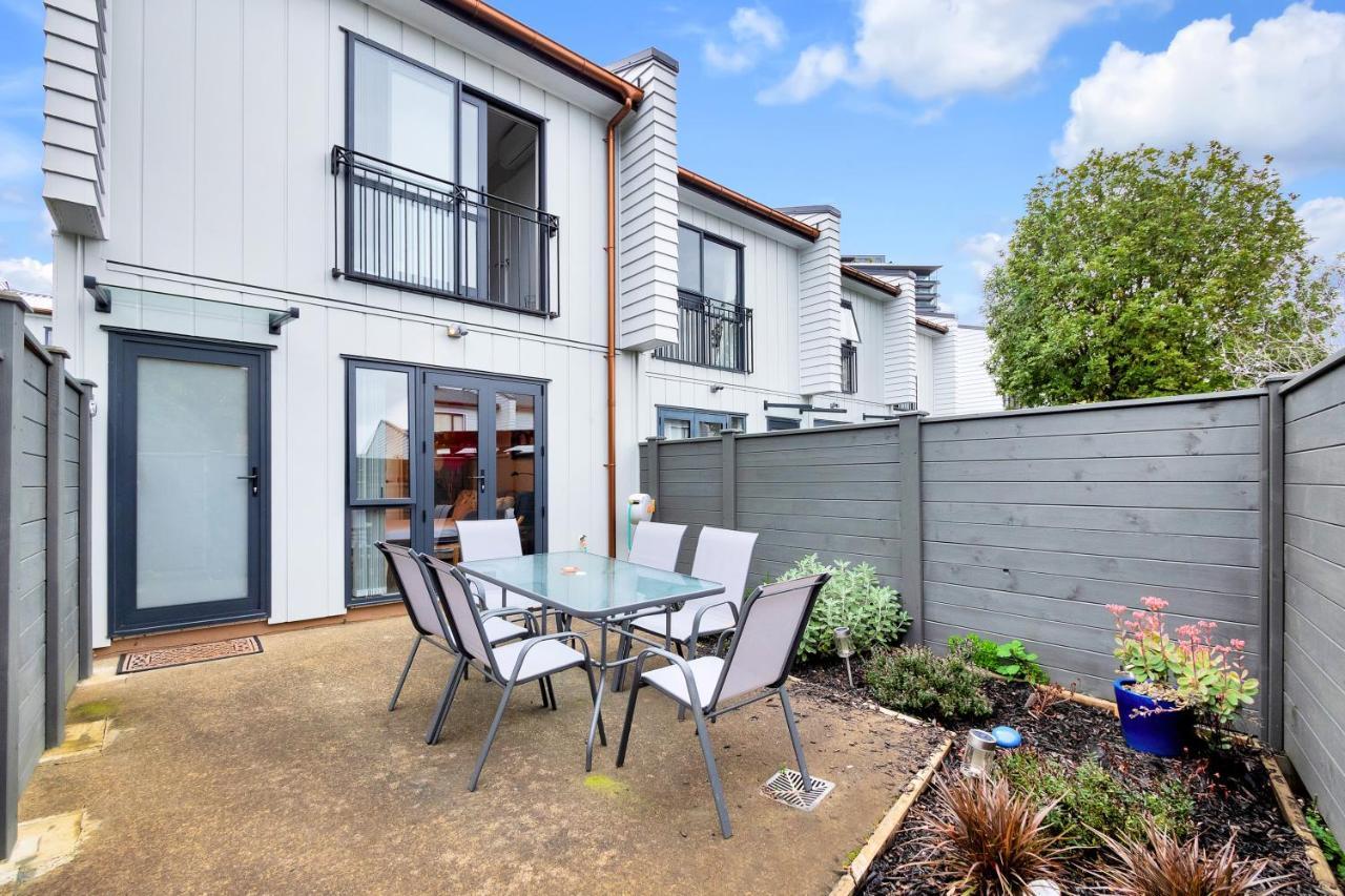 Greenwich Townhouse With Parking And Air-Con Auckland Buitenkant foto
