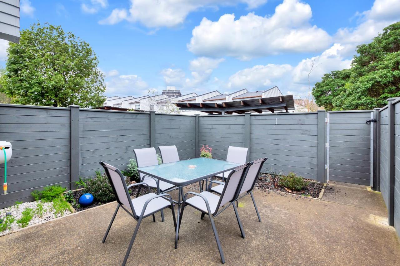 Greenwich Townhouse With Parking And Air-Con Auckland Buitenkant foto