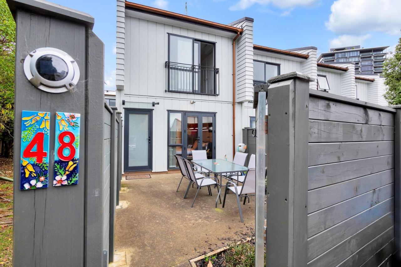 Greenwich Townhouse With Parking And Air-Con Auckland Buitenkant foto