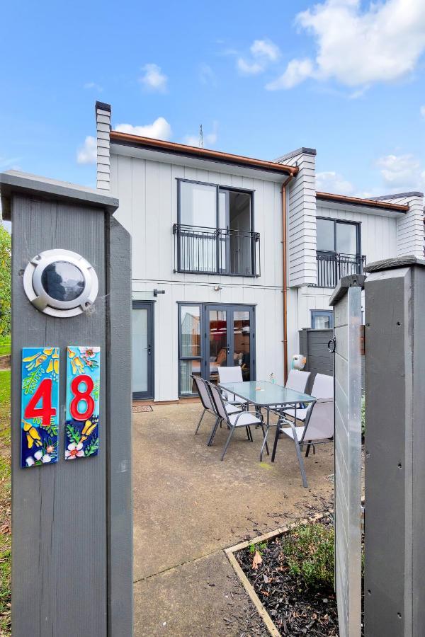 Greenwich Townhouse With Parking And Air-Con Auckland Buitenkant foto
