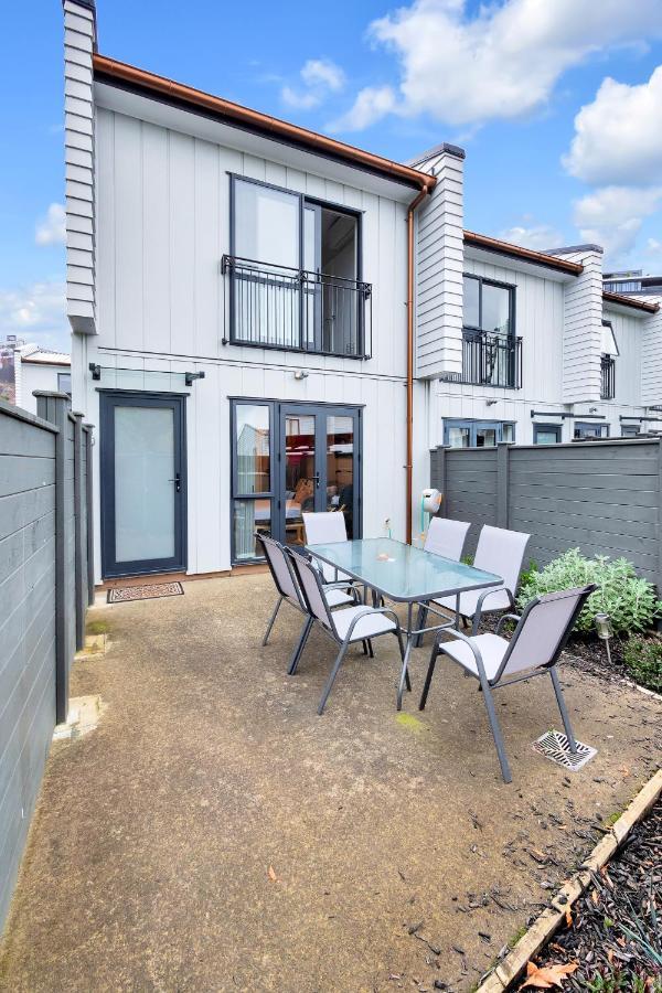 Greenwich Townhouse With Parking And Air-Con Auckland Buitenkant foto
