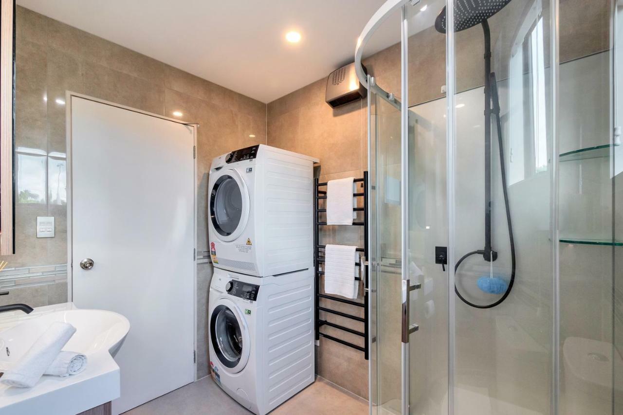 Greenwich Townhouse With Parking And Air-Con Auckland Buitenkant foto