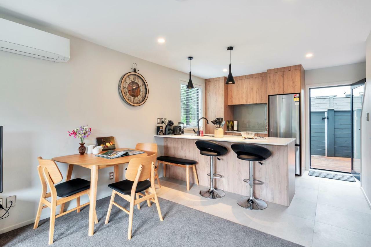 Greenwich Townhouse With Parking And Air-Con Auckland Buitenkant foto